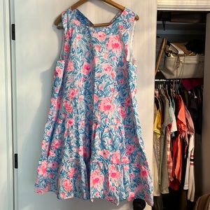 Tired Lilly Pulitzer NWT size xl.